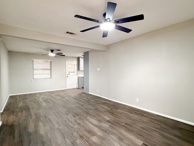 Building Photo - Modern Elegance Meets Suburban Comfort: Updated 3-Bed, 2-Bath Gem in Heart of Burleson