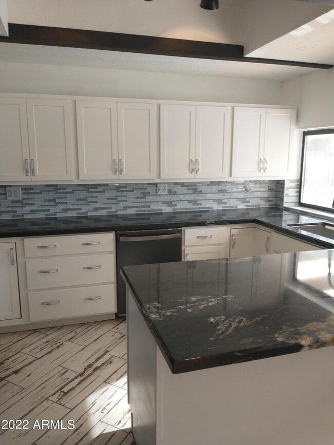 Building Photo - 13802 N 17th Ave