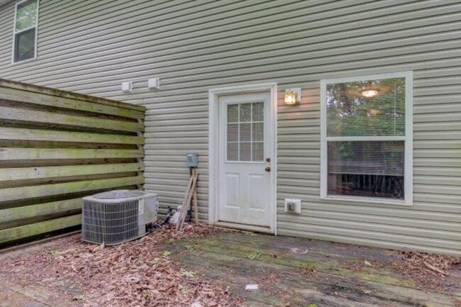 Building Photo - 513-B Peachers Ridge