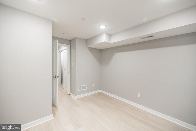 Building Photo - 2428 Jasper St