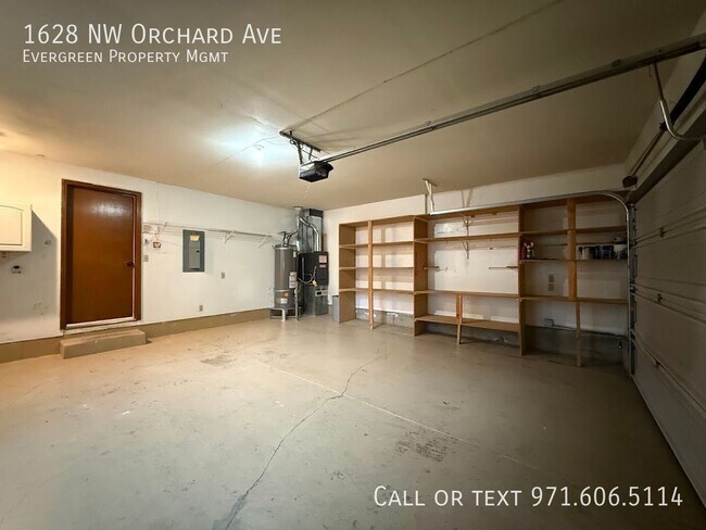 Building Photo - 1628 NW Orchard Ave