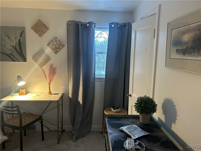 Building Photo - 511 Hickory St