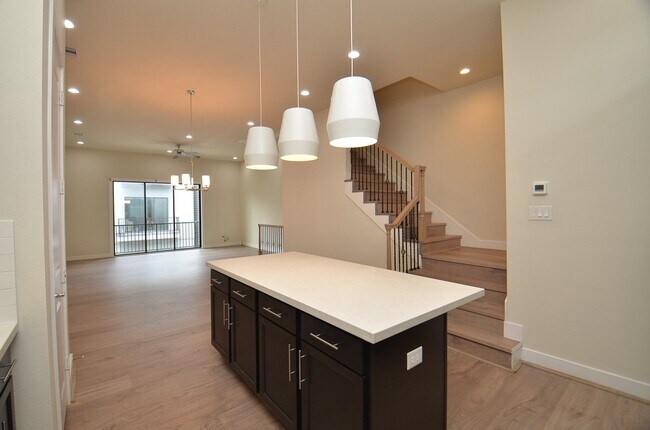 Building Photo - 2616 Riverside Dr