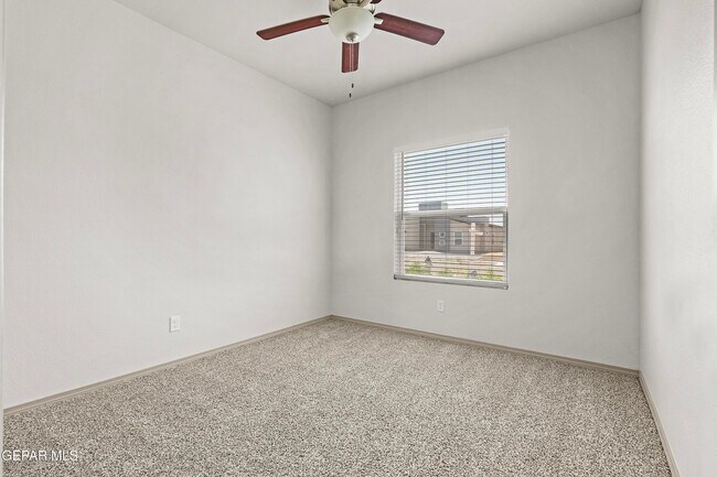 Building Photo - 12049 Hidden Gdns