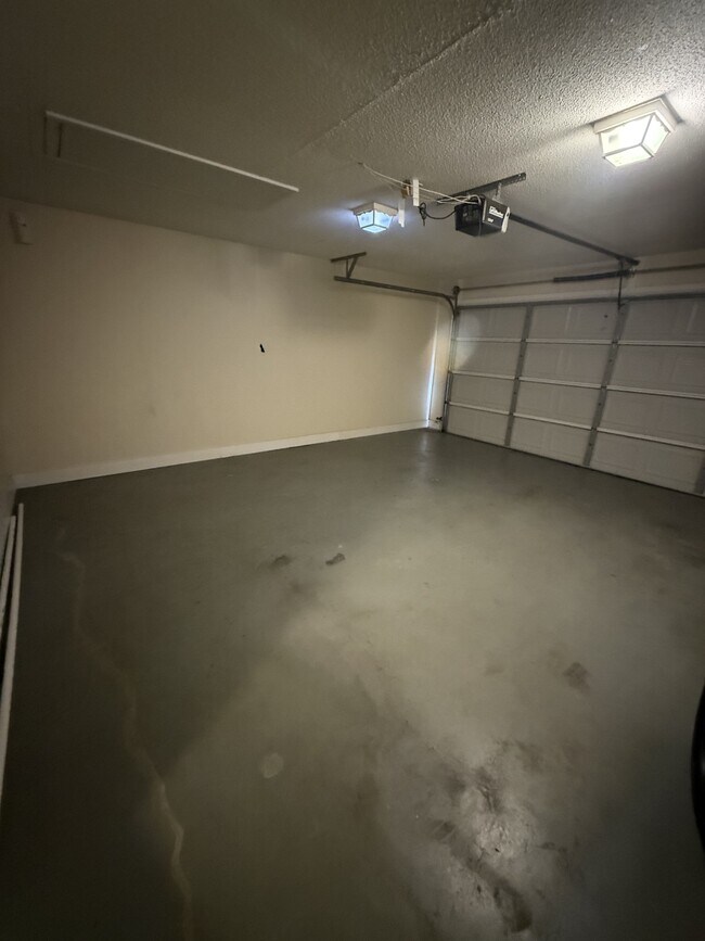 Building Photo - 210 S Idlewild Path