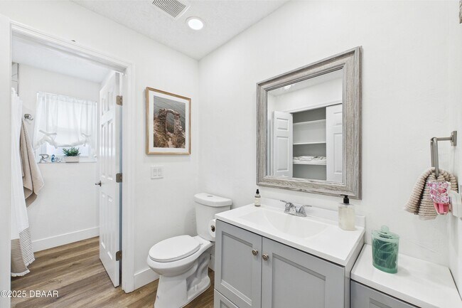 Building Photo - 4035 Oriole Ave