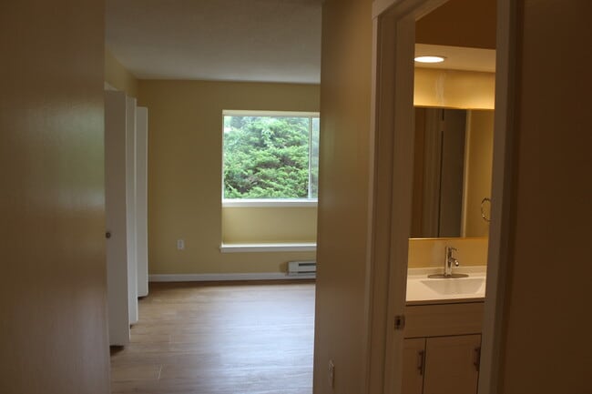 Building Photo - 94 Mallard Dr