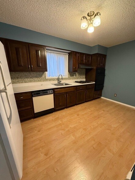 Building Photo - 115 McAdoo Ave