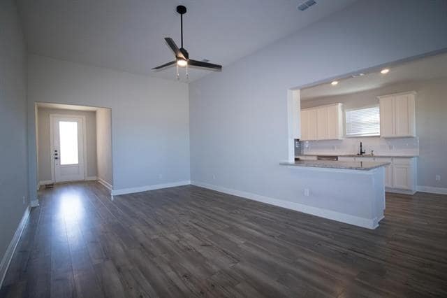 Building Photo - 910 Emerson Dr