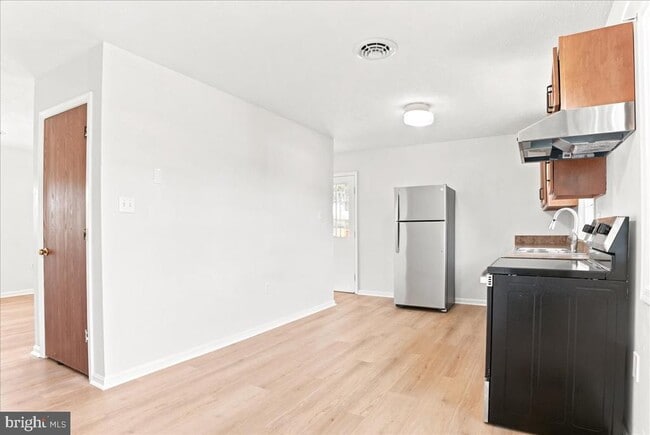 Building Photo - 102 Linwood Ct