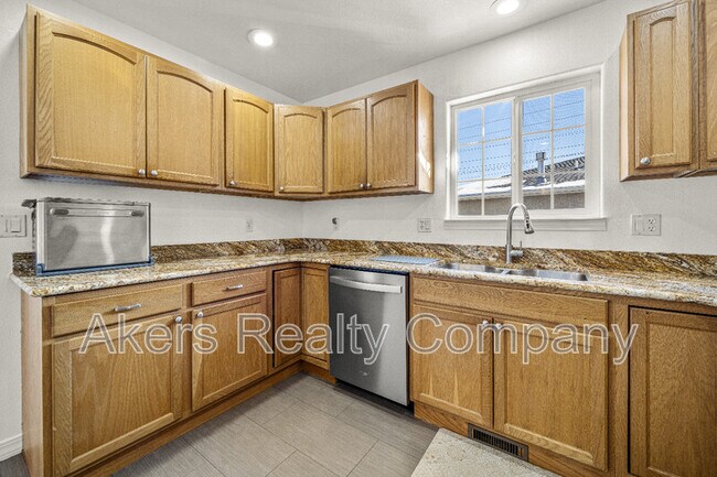 Building Photo - 2143 Teal Ct