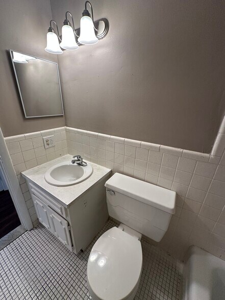 Building Photo - 17195 Redford St
