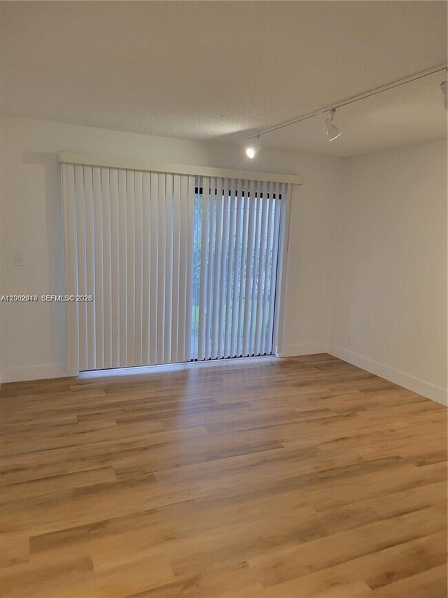 Building Photo - 8290 Lake Dr