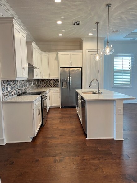 Building Photo - 20 Del Palma Dr