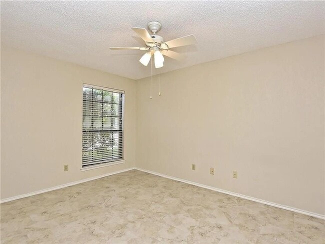 Building Photo - 1202 Thorpe Ln