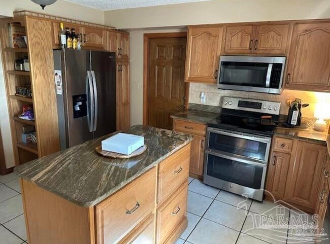 Building Photo - 3132 Waterview Dr