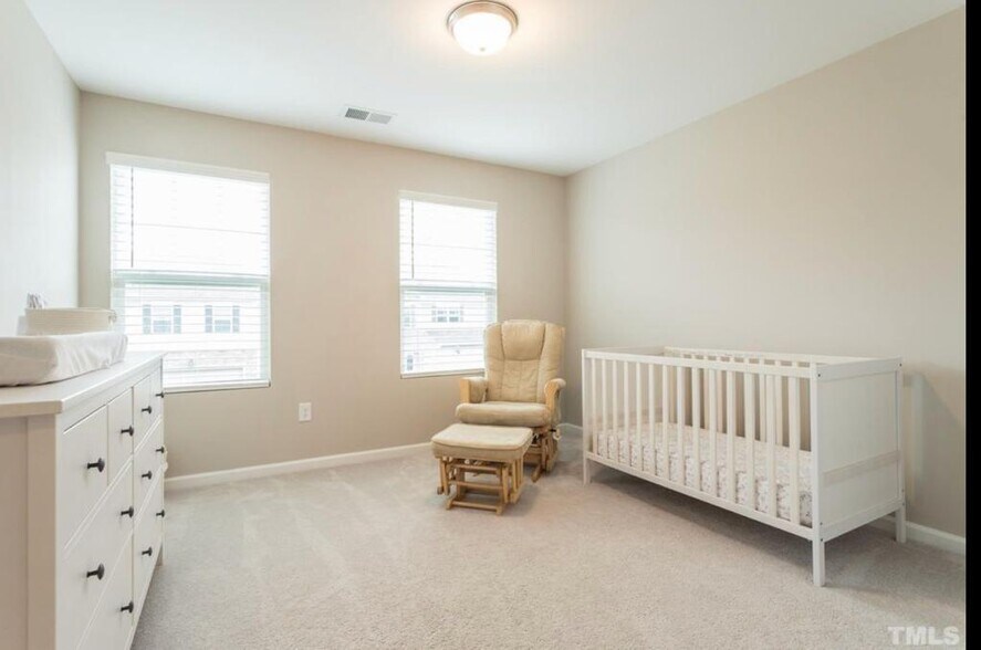 Building Photo - 508 Porch Swing Pl