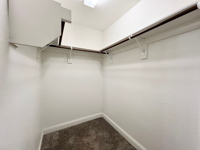 Building Photo - Modern Country Living Near I-35 – Stunning Duplex with Granite, Private Yard & Appliances Included!