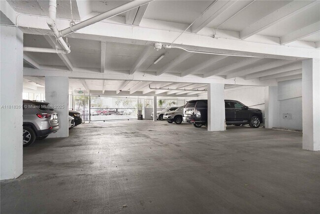 Building Photo - 6900 Bay Dr