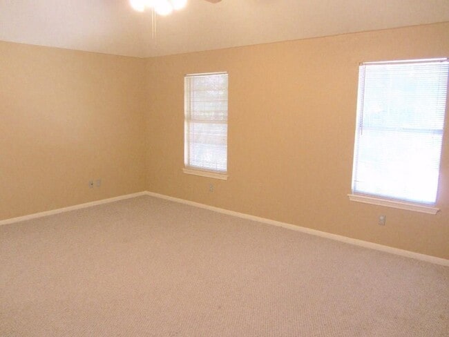 Building Photo - 1815 Hickory Ridge Cove