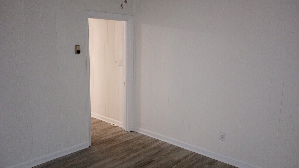 Building Photo - 1920 Walker St