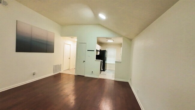 Building Photo - 1404 Woodfern Dr