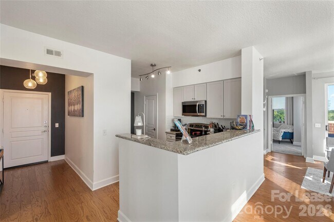 Building Photo - 1315 East Blvd