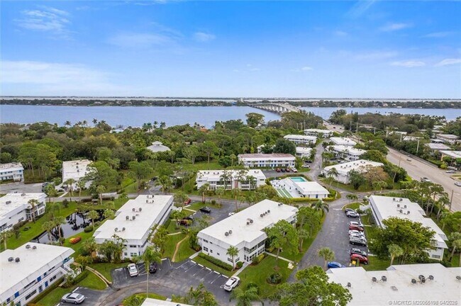 Building Photo - 2929 SE Ocean Blvd