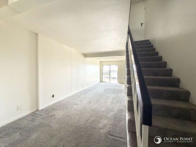 Building Photo - Charming 2 Bedroom Anacapa Condo just steps from the beach in Port Hueneme!