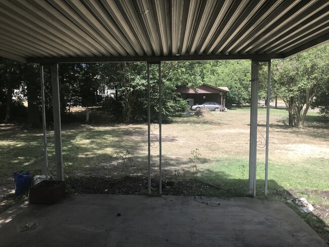 Building Photo - 3/1.5 pet friendly Gilmer