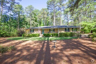Building Photo - Charming Southern Pines Home on a Spacious...