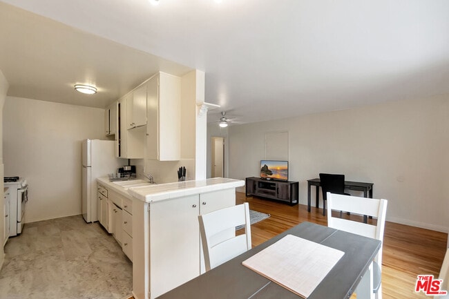 Building Photo - 4035 Inglewood Blvd