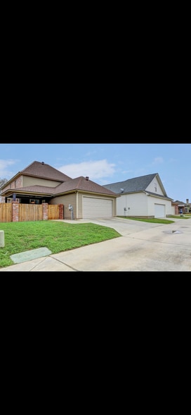 Primary Photo - 505 N Montauban Dr