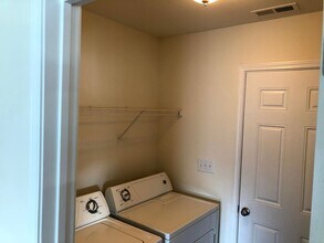 Building Photo - 3 bed 2.5 bath Spacious Home in Azalea Lakes