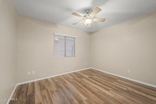 Building Photo - 6602 W Desert Hollow Dr