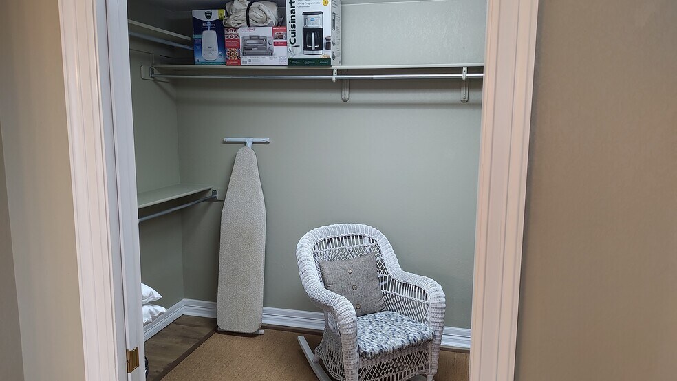 Large walk-in closet - 2900 Valley Oak Dr