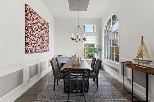 Building Photo - 10792 Queen Palm Ct