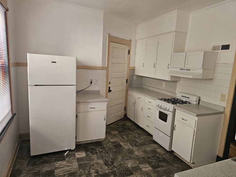 kitchen - 127 N Franklin St