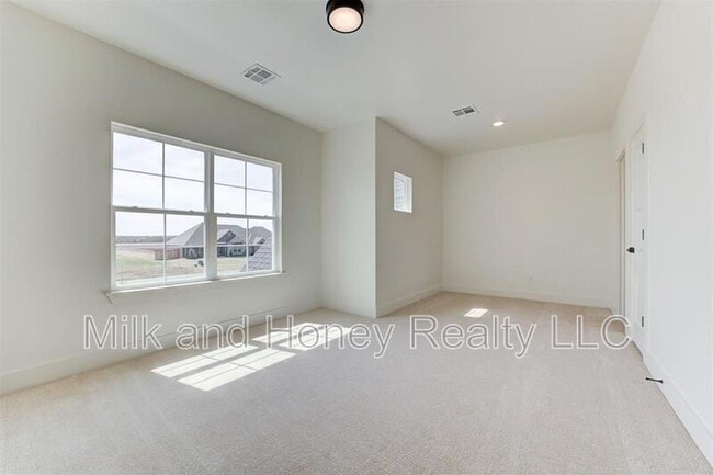 Building Photo - 1007 River View Dr
