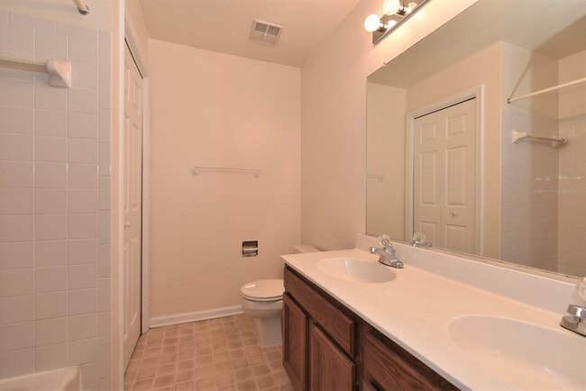 Building Photo - Big and Beautiful 2 Bedroom, 2 Full Bathroom, North Bethesda Condo!