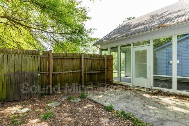 Building Photo - 1532 Briar Glenn Rd