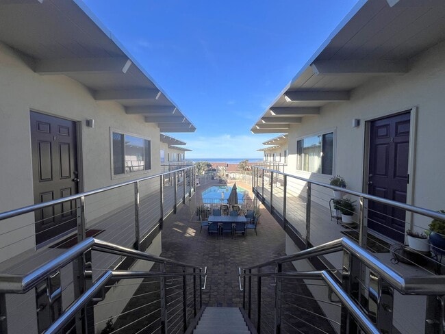 Building Photo - 519 Stratford Ct