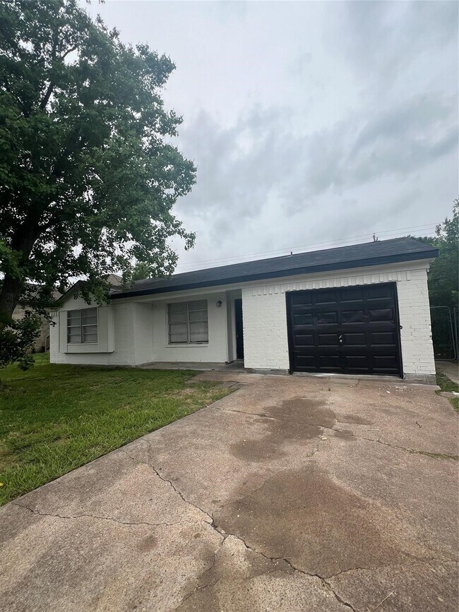 Building Photo - 10902 Jutland Rd