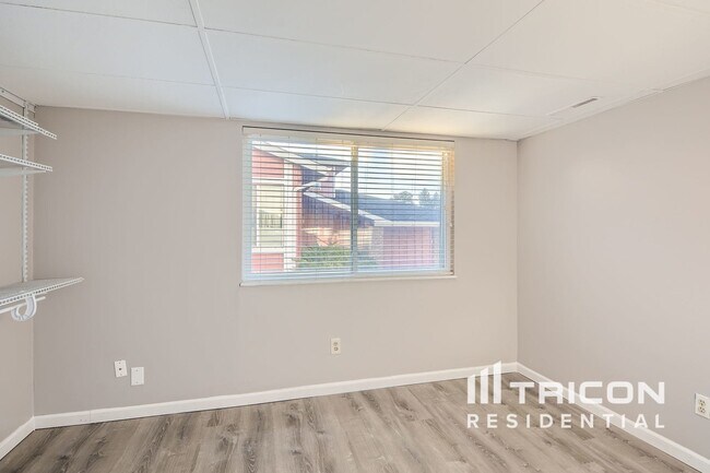 Building Photo - 3279 Breckenridge Dr W
