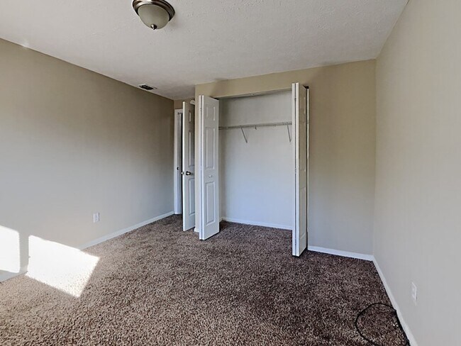 Building Photo - Northside Home