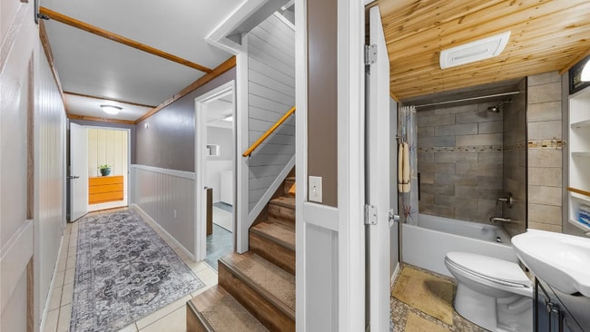 Building Photo - 1372 Orchard Loop