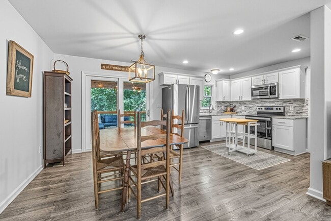 Building Photo - 2601 Bristol Pl