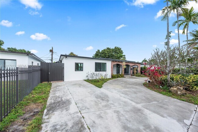 Building Photo - 161 SW 52nd Ct