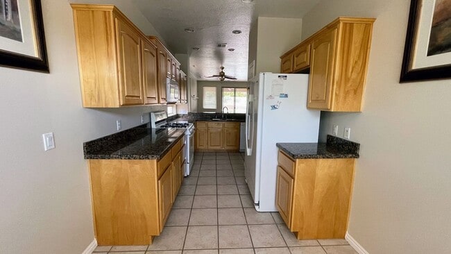Building Photo - Beautiful 3 Bedroom Home in Coral Canyon!