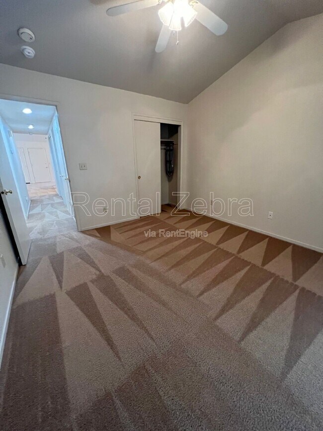 Building Photo - 3068 W Queens Cir